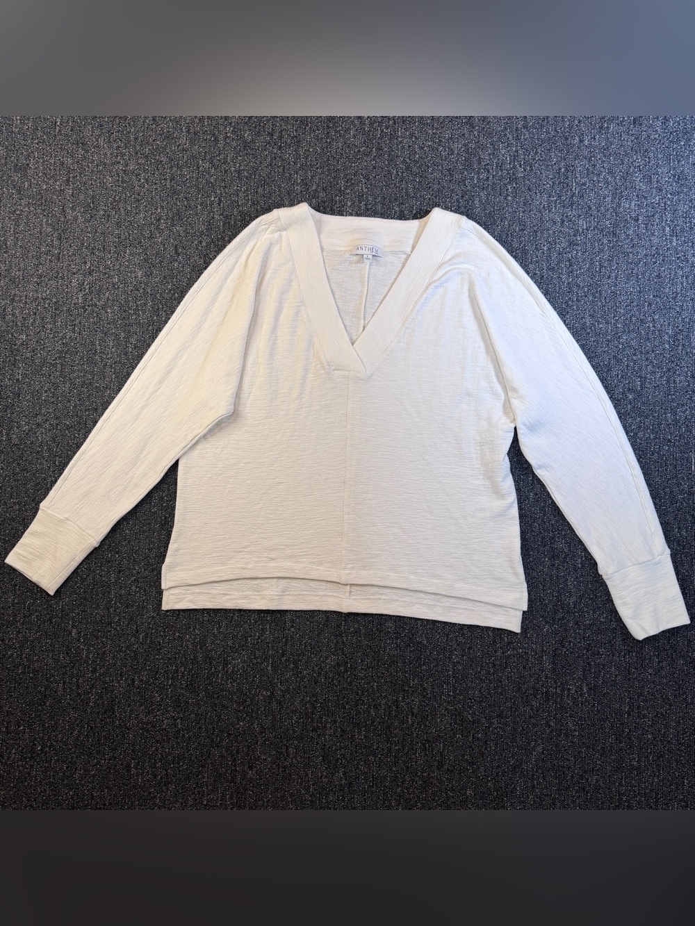 Anthem‎ The Label Cream V-Neck Pullover Top Size Large Textured Knit Cozy